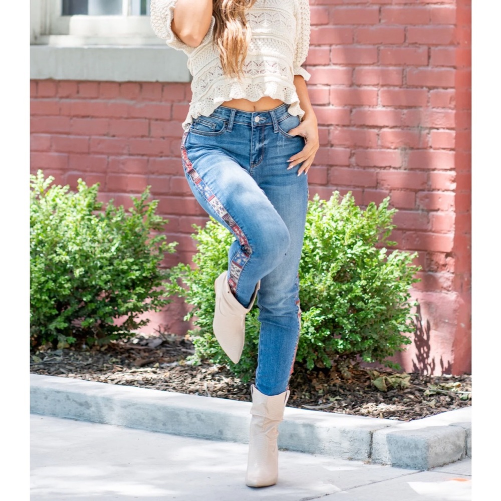 Like New Judy Blue Aztec Jeans